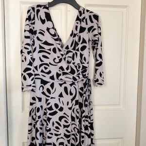 Black/off white bold dress size M New York and Company